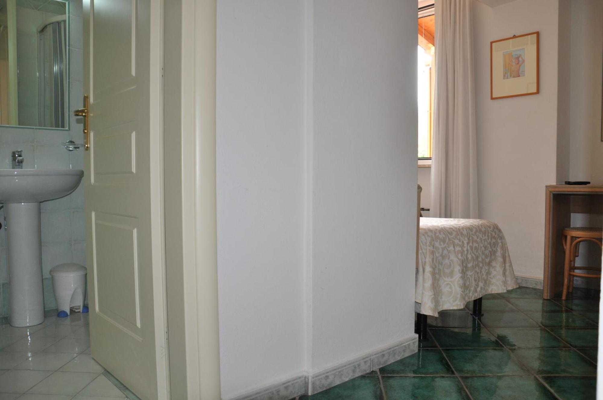 Hotel La Marticana Ischia Ruang foto